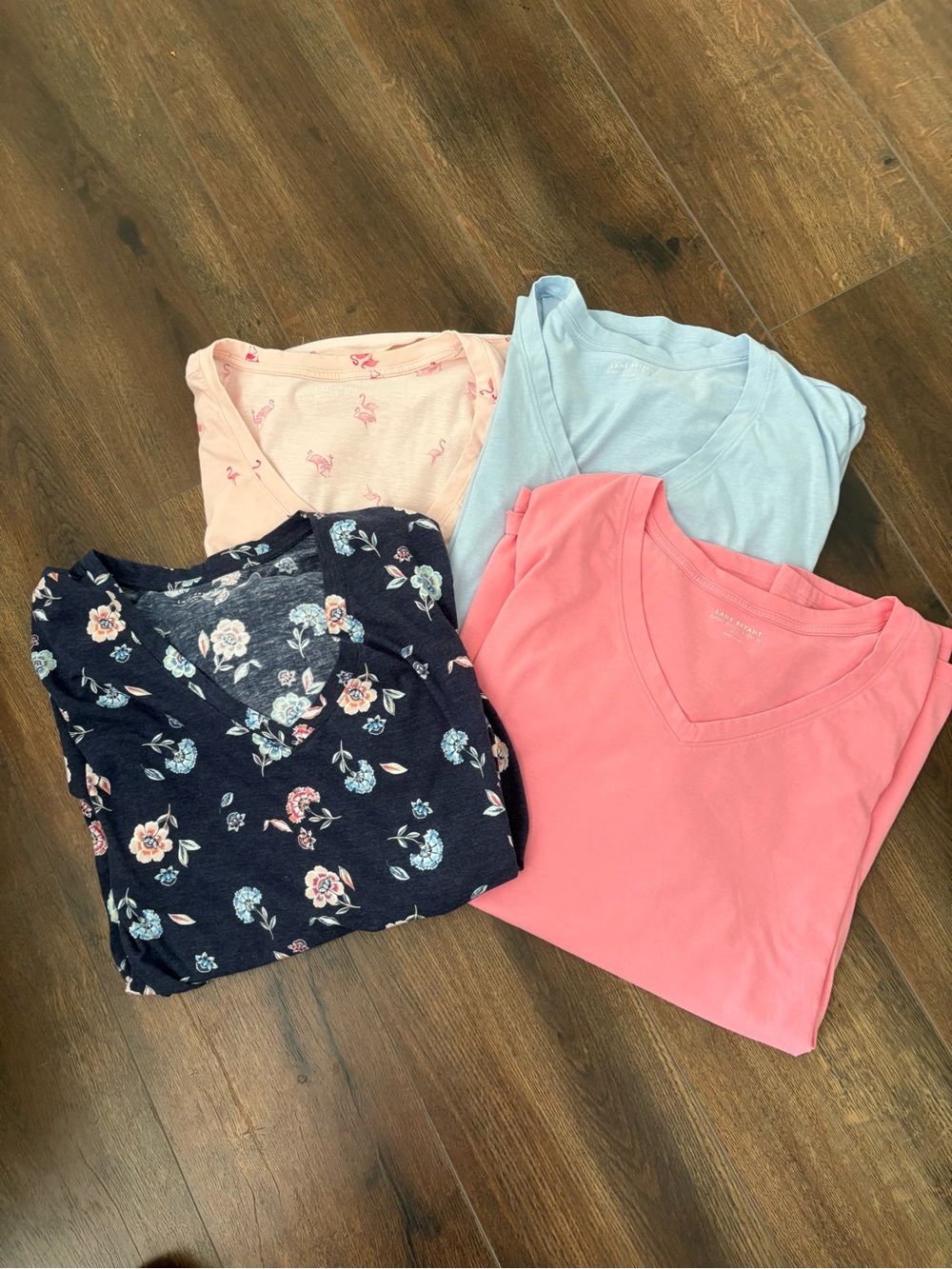 4 Lane Bryant V Neck Tee Shirts Sizwe 30/32